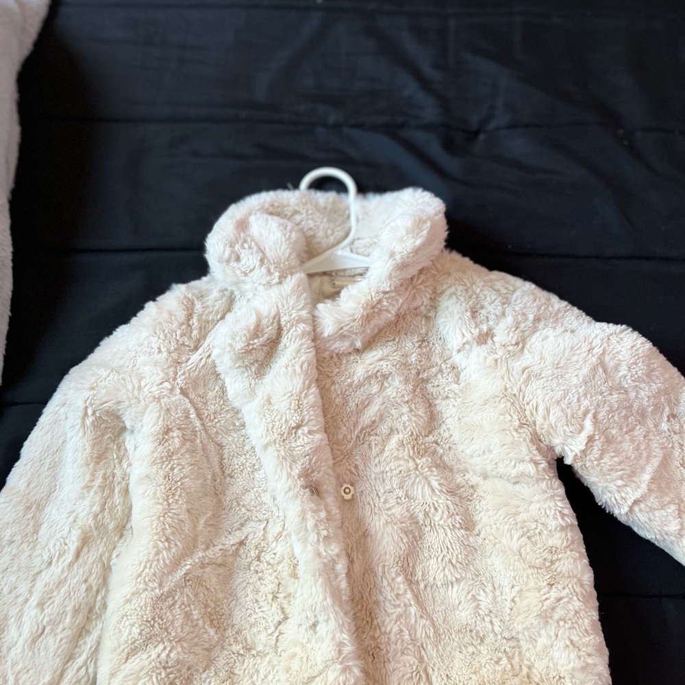 Selling a JouJou cream color puffy jacket size Small